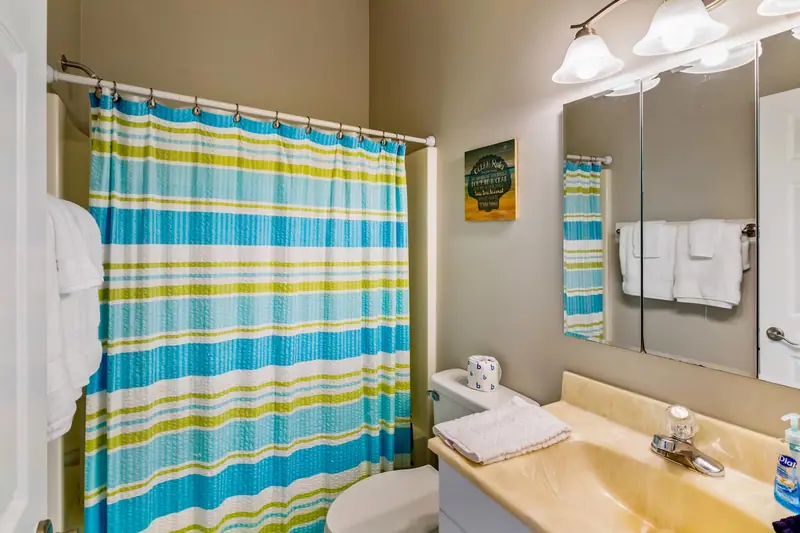 Full bathroom 1, Dolphin View A