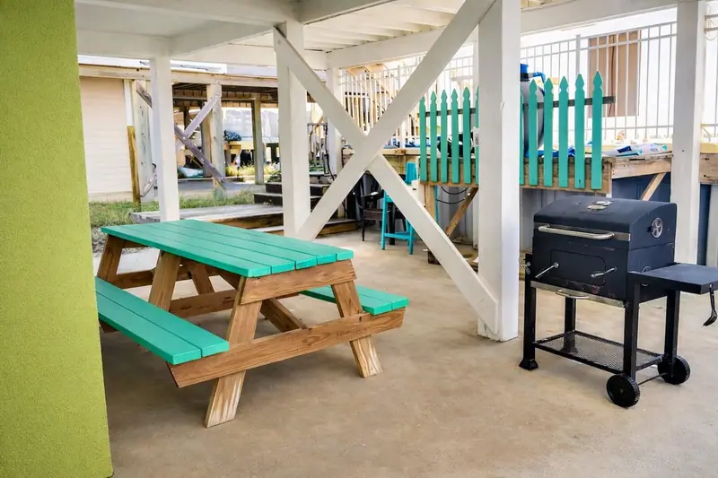 Picnic table and grill, Dolphin View B