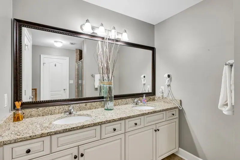 Bathroom, Oasis Unit 2201